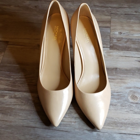 Michael Kors Claire Leather Pump - Picture 1 of 2